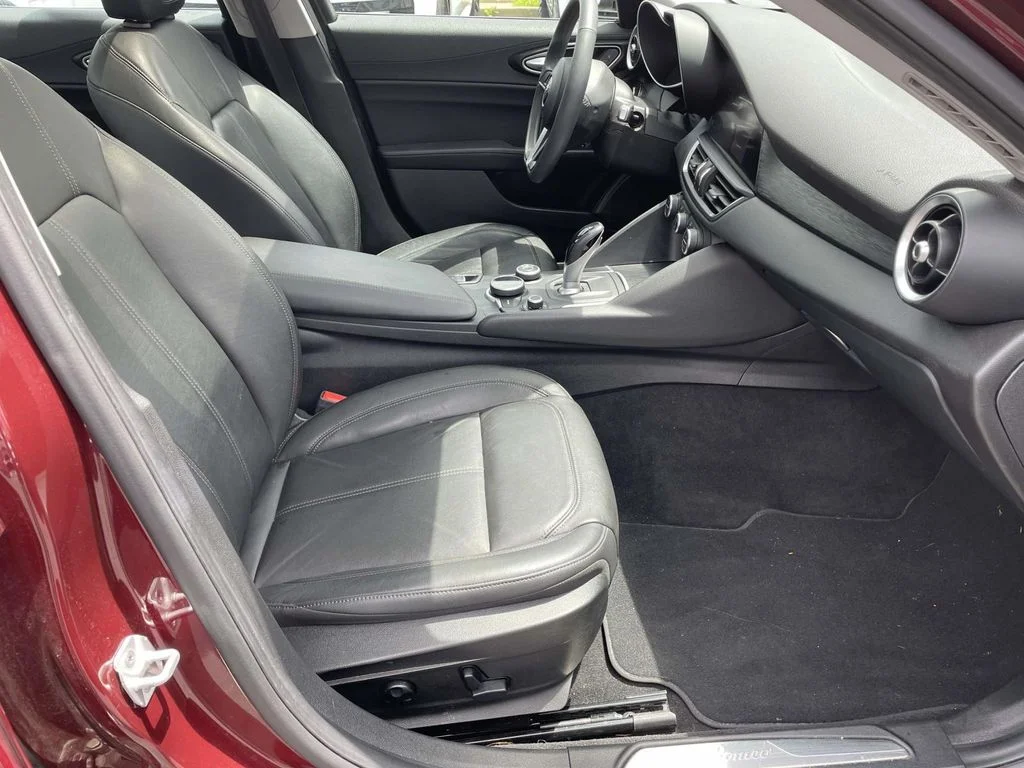 Used 2017 Red Metallic Alfa Romeo Base image 20