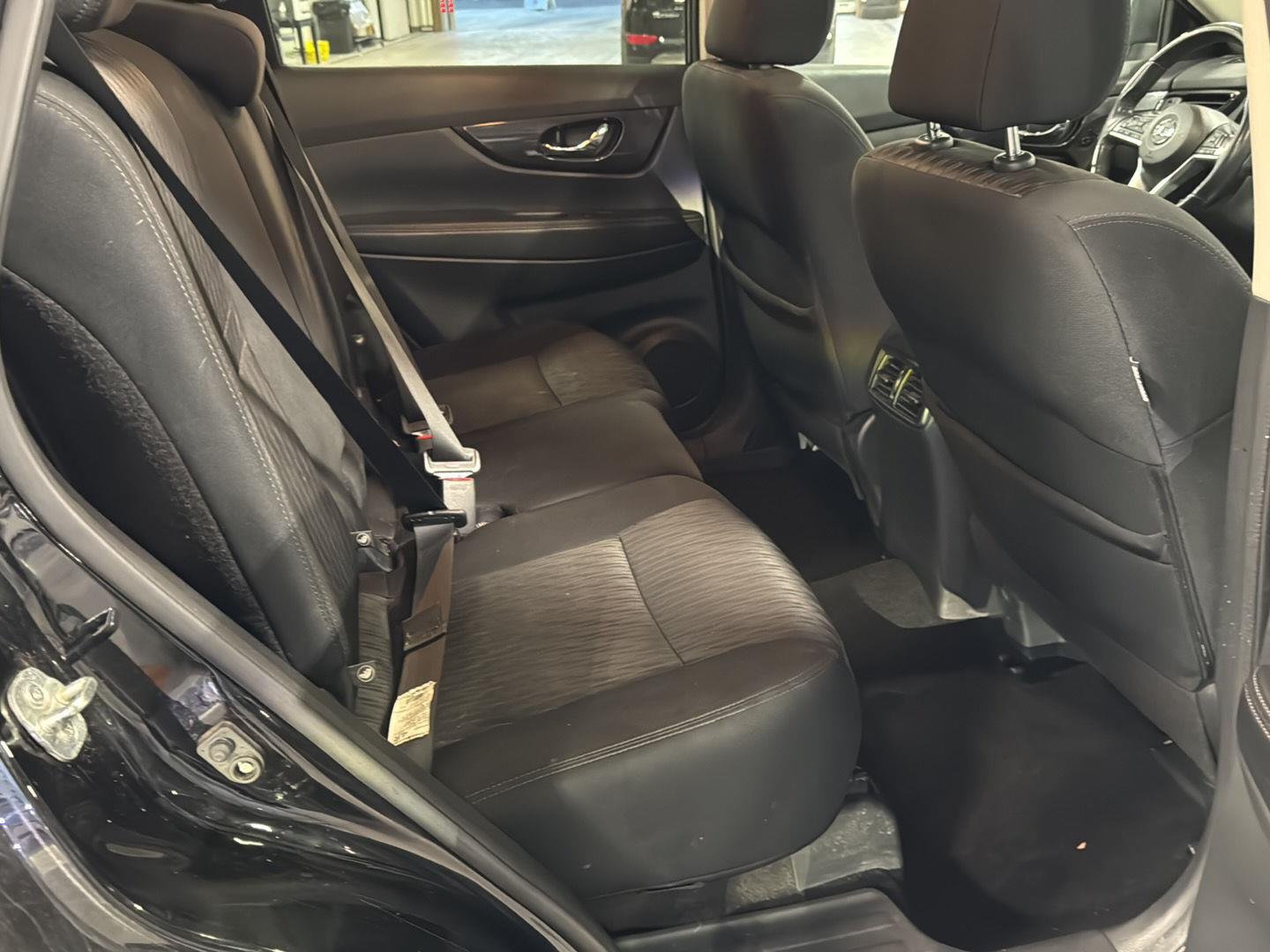 2018 Nissan Rogue SV - Photo 21