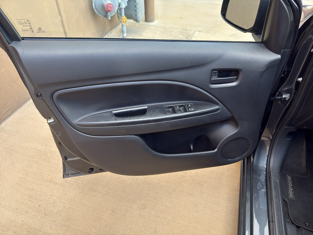 Used 2024 Graphite Gray Metallic Mitsubishi ES image 9