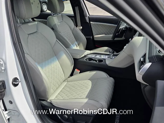 Used 2023 White Genesis 3.3T image 19
