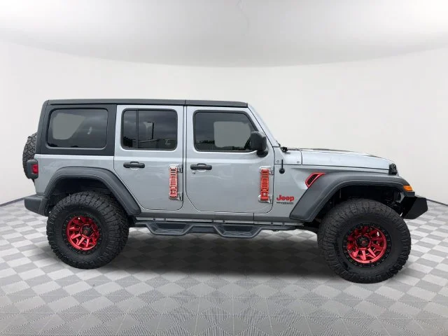 Used 2020 Silver Jeep Sport Altitude 4x4 image 4