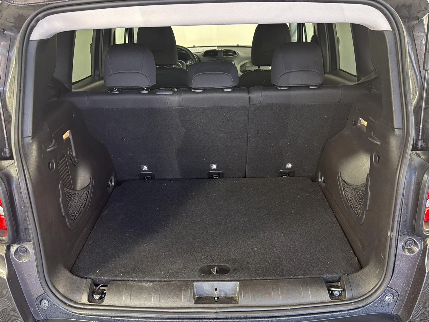 Used 2017 Granite Crystal Metallic Clearcoat Jeep Latitude image 8