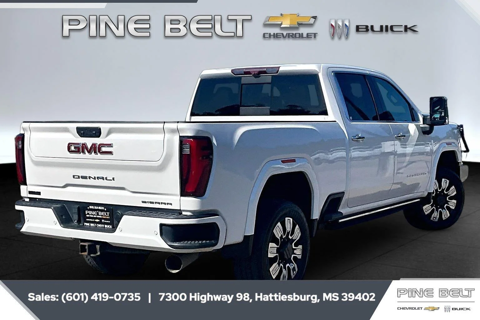 Used 2024 White Frost Tricoat GMC Denali image 12