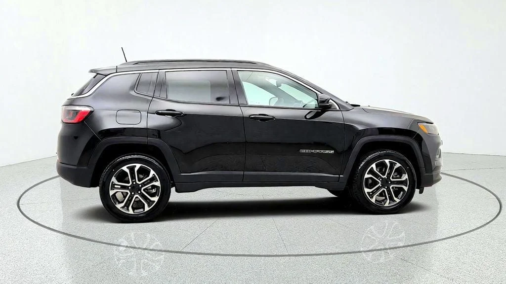 Used 2023 Diamond Black Crystal Pearlcoat Jeep Limited 4x4 image 4