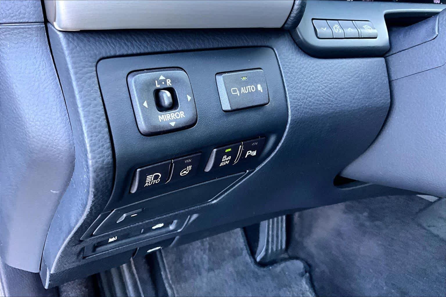 Used 2014 Obsidian Lexus L image 33