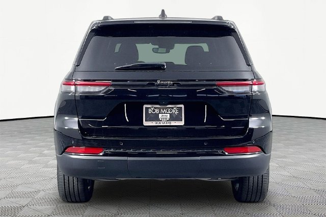 Used 2024 Black Jeep Altitude image 4