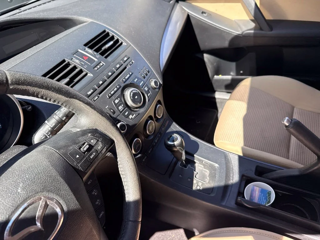 Used 2013  Mazda i Touring image 9