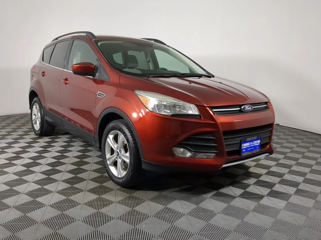 Used 2016 Red Ford SE image 2