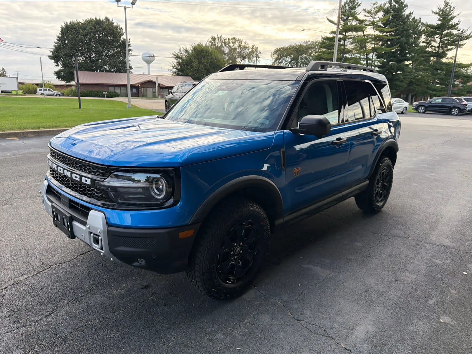 New 2026 Velocity Blue Metallic Ford Badlands® image 4