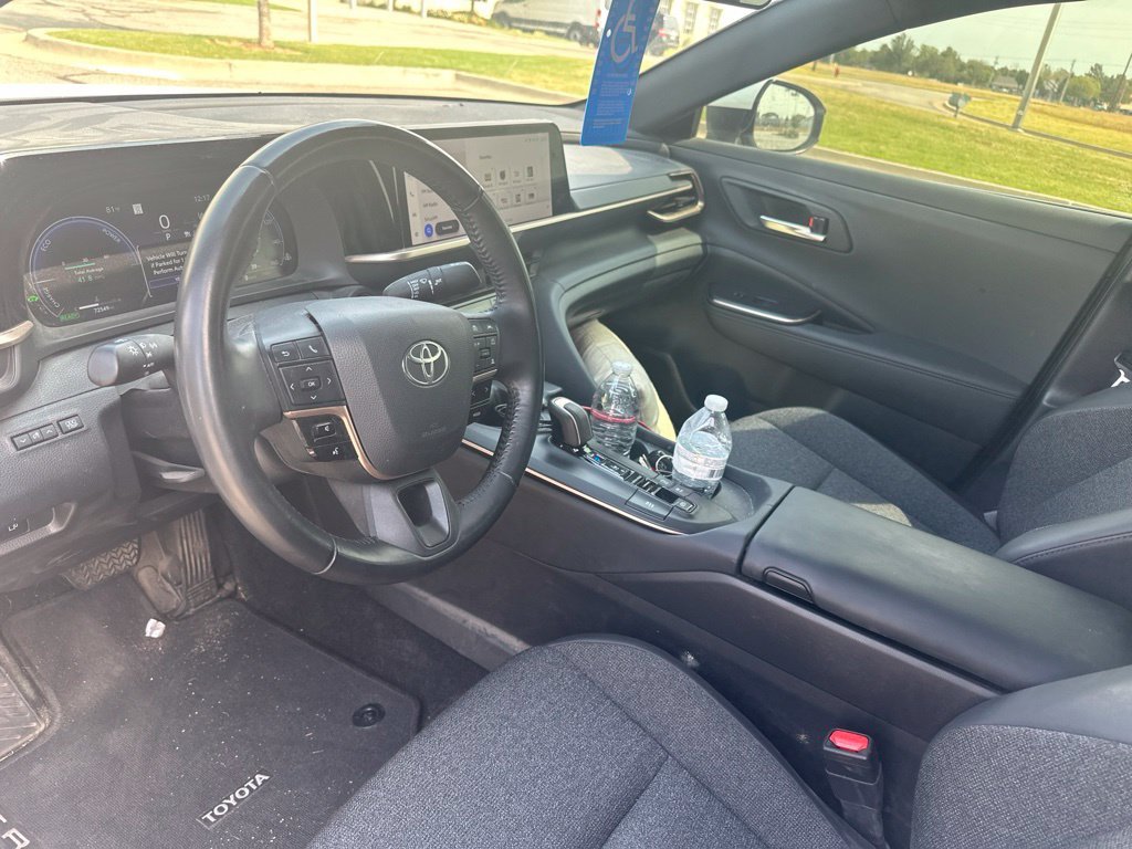 Used 2023 White Toyota XLE image 10
