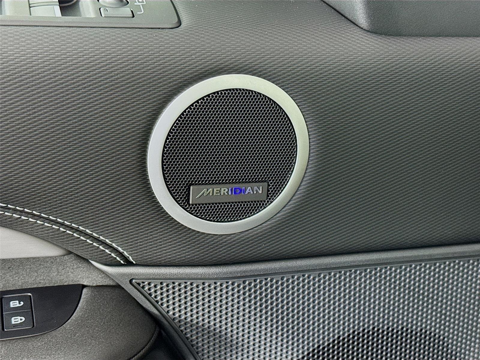 Used 2026 Gray Land Rover Dynamic SE image 21