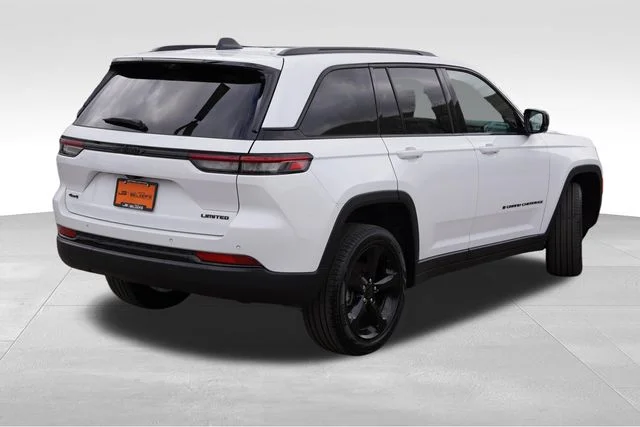 Used 2025 White/off-white Jeep Limited image 5
