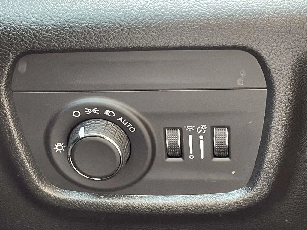 Used 2023 White Jeep Altitude X image 28
