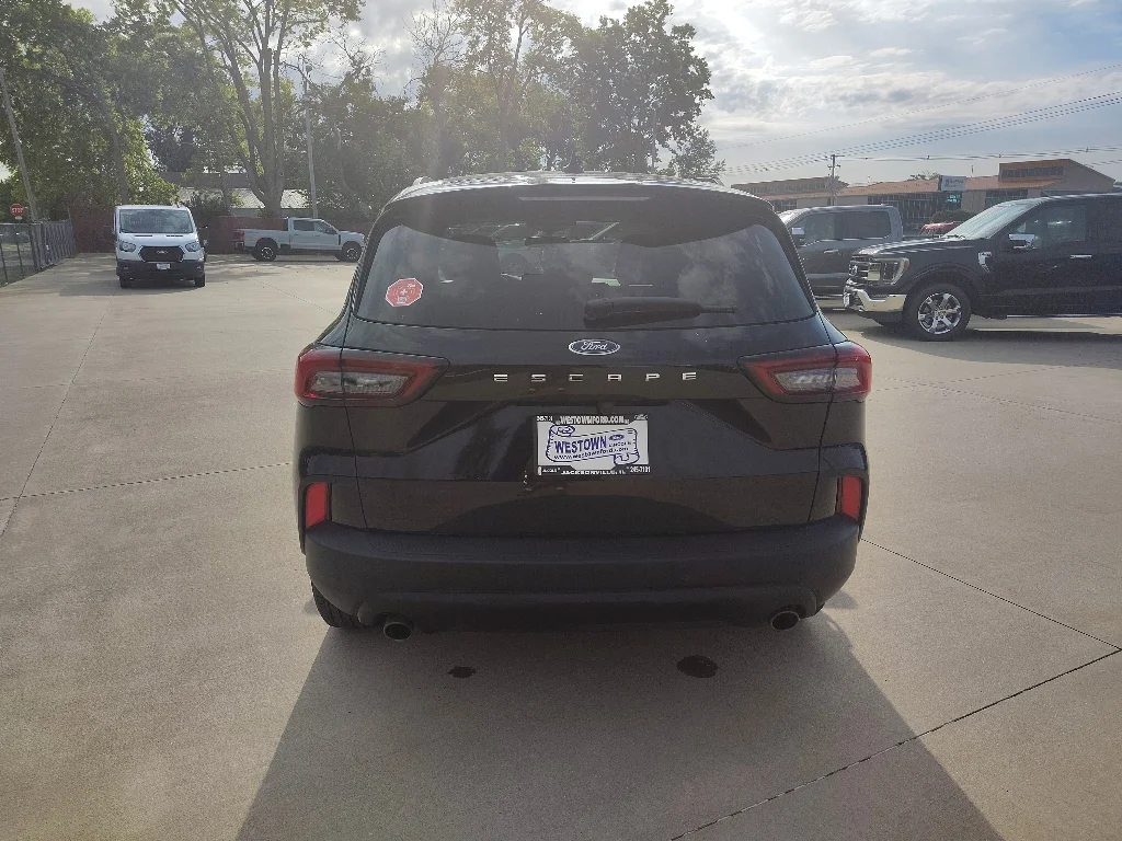 Used 2025 Agate Black Metallic Ford ST-Line image 5
