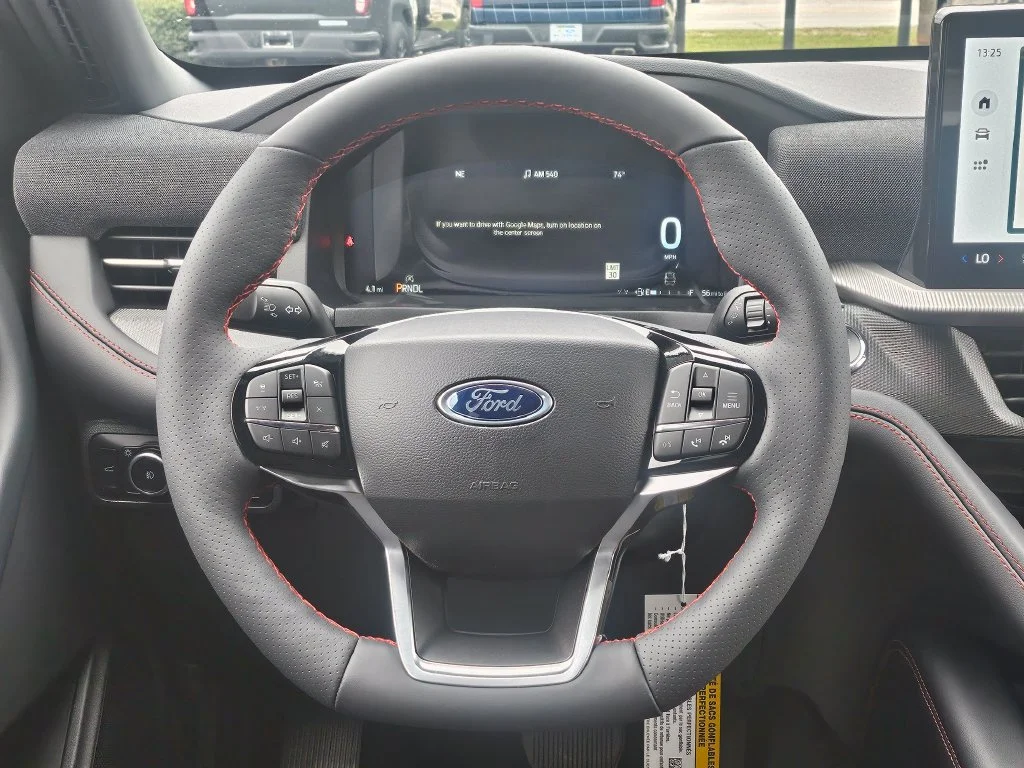 New 2027 Agate Black Metallic Ford ST-Line image 7