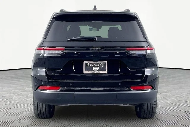 Used 2024 Black Jeep Altitude image 4