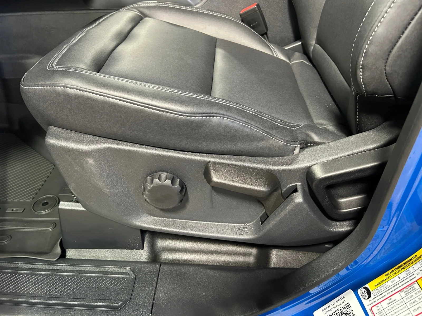 New 2026 Velocity Blue Metallic Ford Badlands image 15