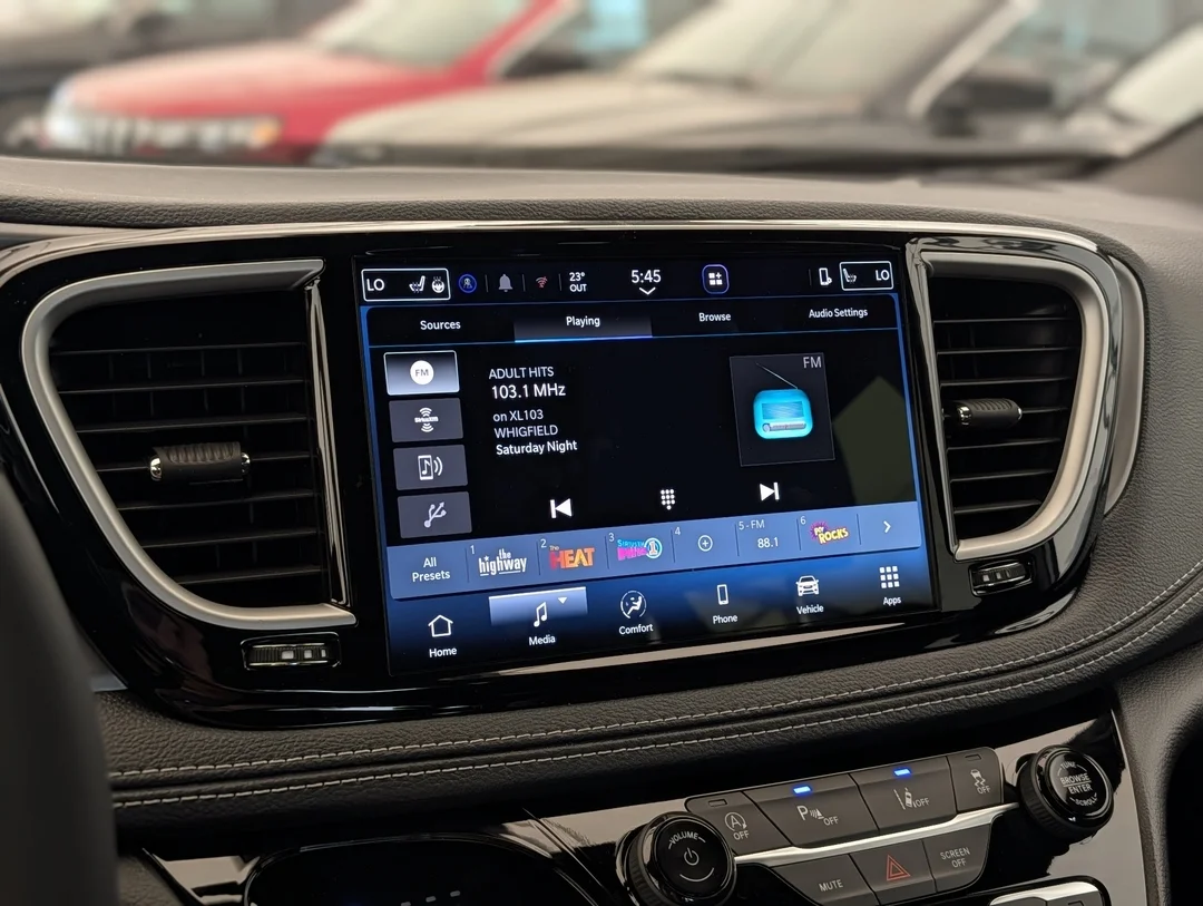 New 2027 White Chrysler Select - - AWD - 3.6L Pentastar V6 - Adaptive Cruise Control - Blind Spot Monitor & More! image 23
