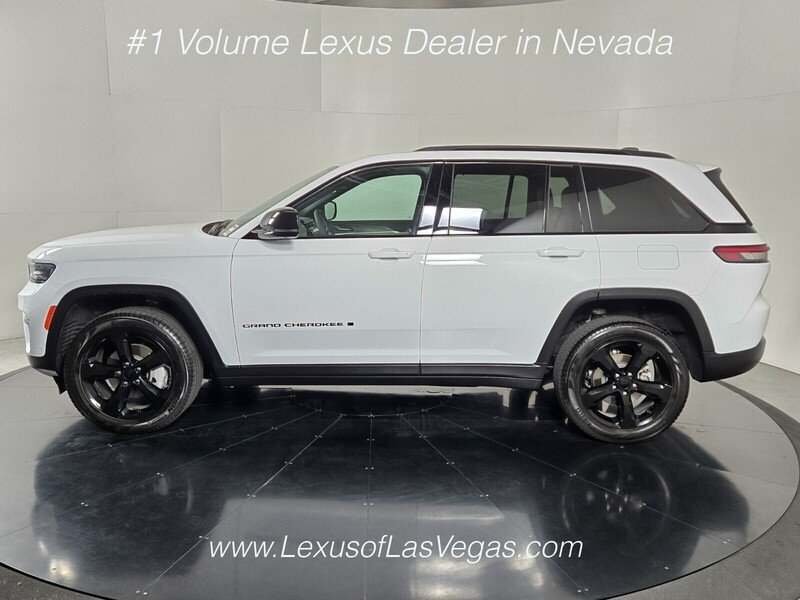 Used 2024 Bright White Clearcoat Jeep Limited image 3