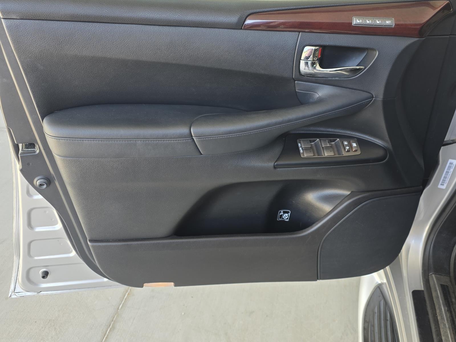 Used 2015 Silver Lexus 570 image 37