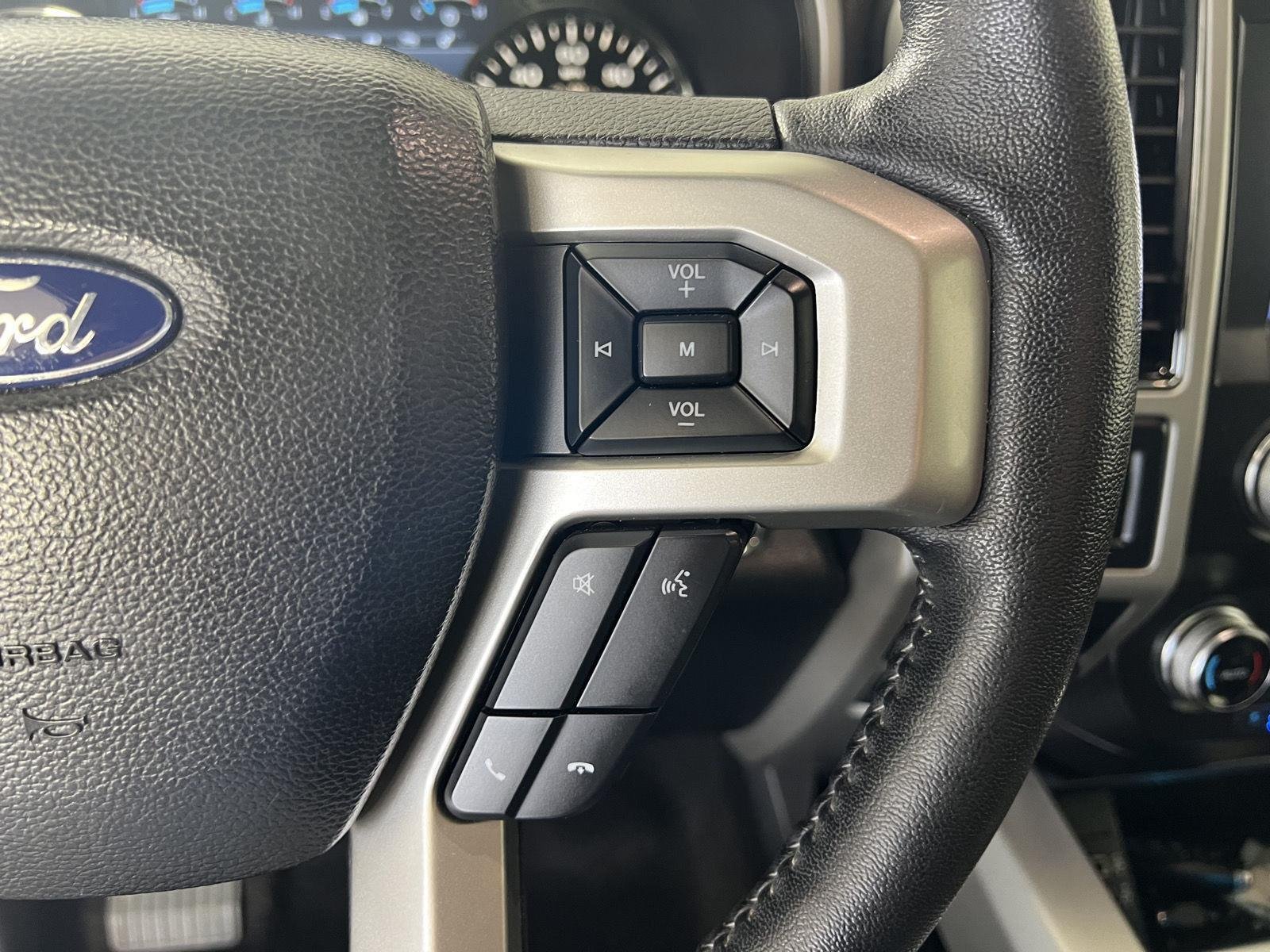 Used 2020 Agate Black Ford LARIAT image 17