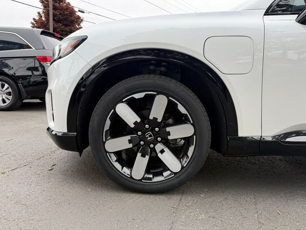 Certified Used 2024 Snowfall Pearl Honda Elite image 5