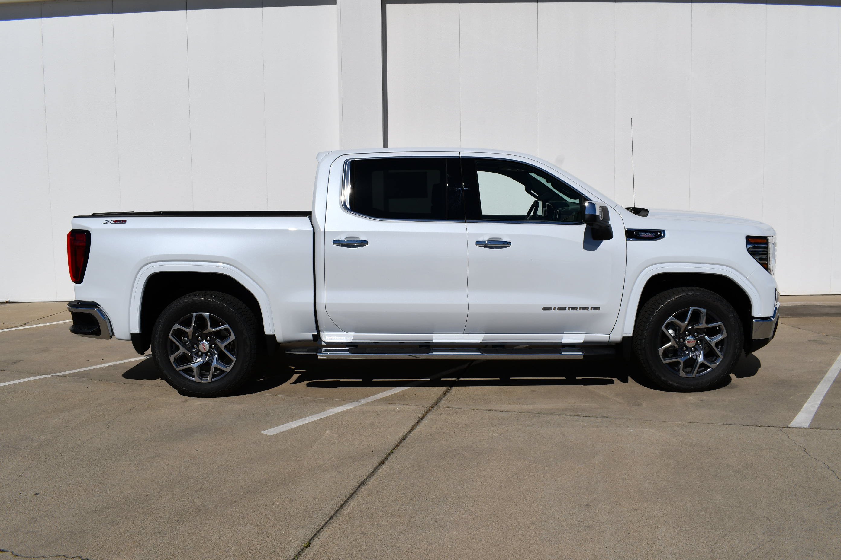 New 2026 Glacier White Tricoat GMC SLT image 6