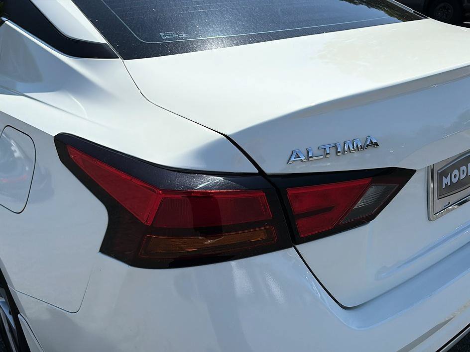 Used 2022 Glacier White Nissan 2.5 S image 16