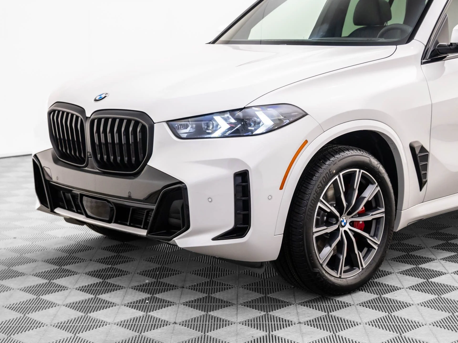 New 2026 White BMW xDrive40i image 36