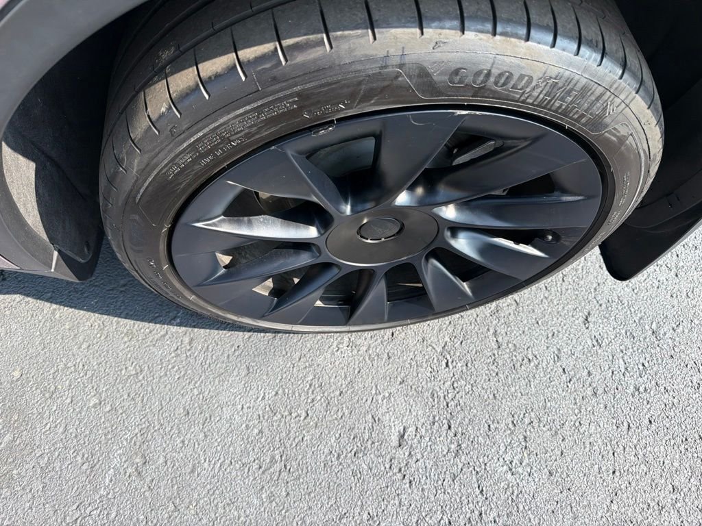 Used 2023 White Tesla Long Range image 11