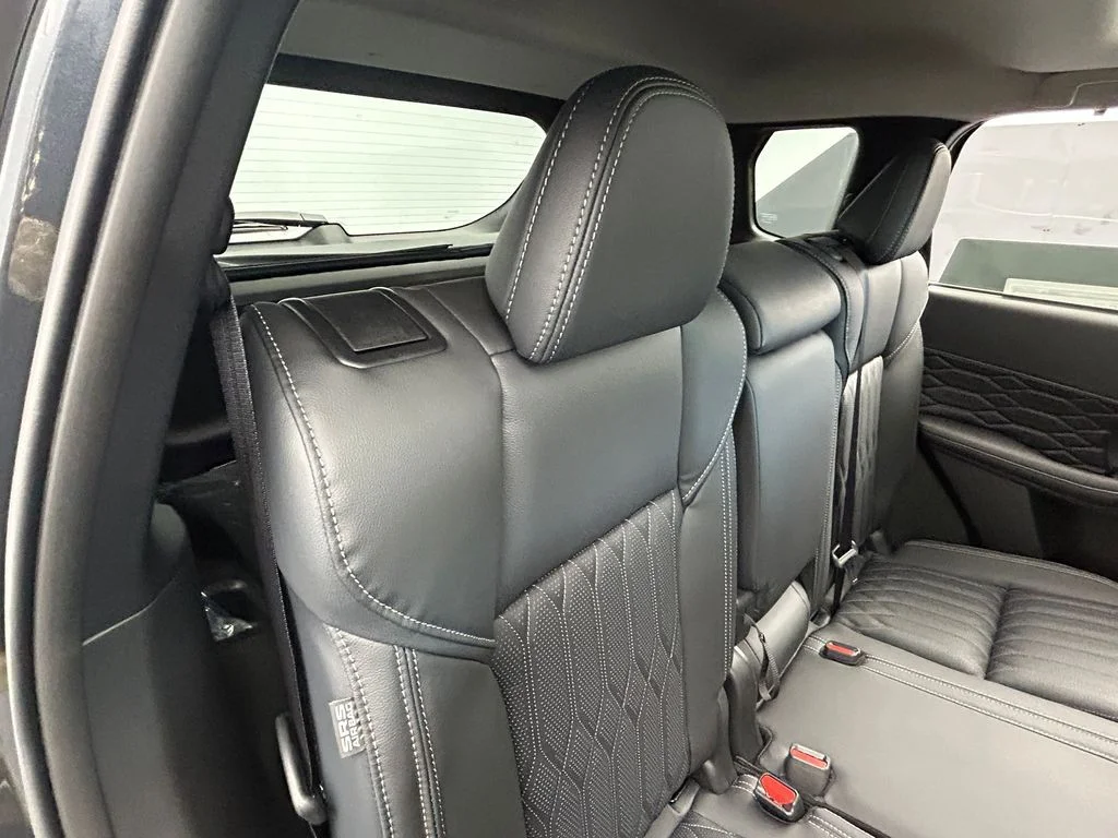 New 2026 Gray Mitsubishi SEL image 36
