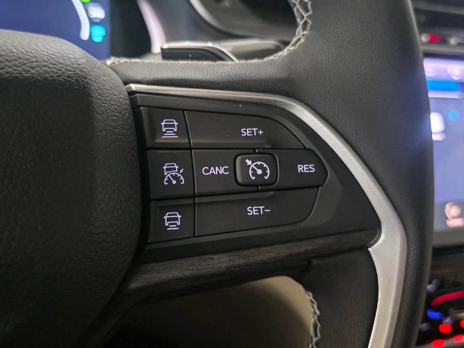 Used 2024 Rocky Mountain Pearlcoat Jeep 4xe image 35
