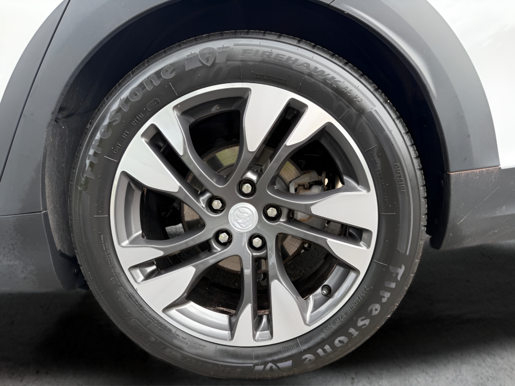 Used 2018 White Buick Essence image 9