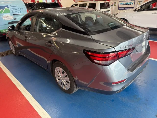 Used 2022 Gray Nissan S image 3
