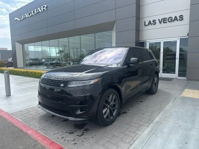 Used 2023 Black Land Rover SE Dynamic image 1