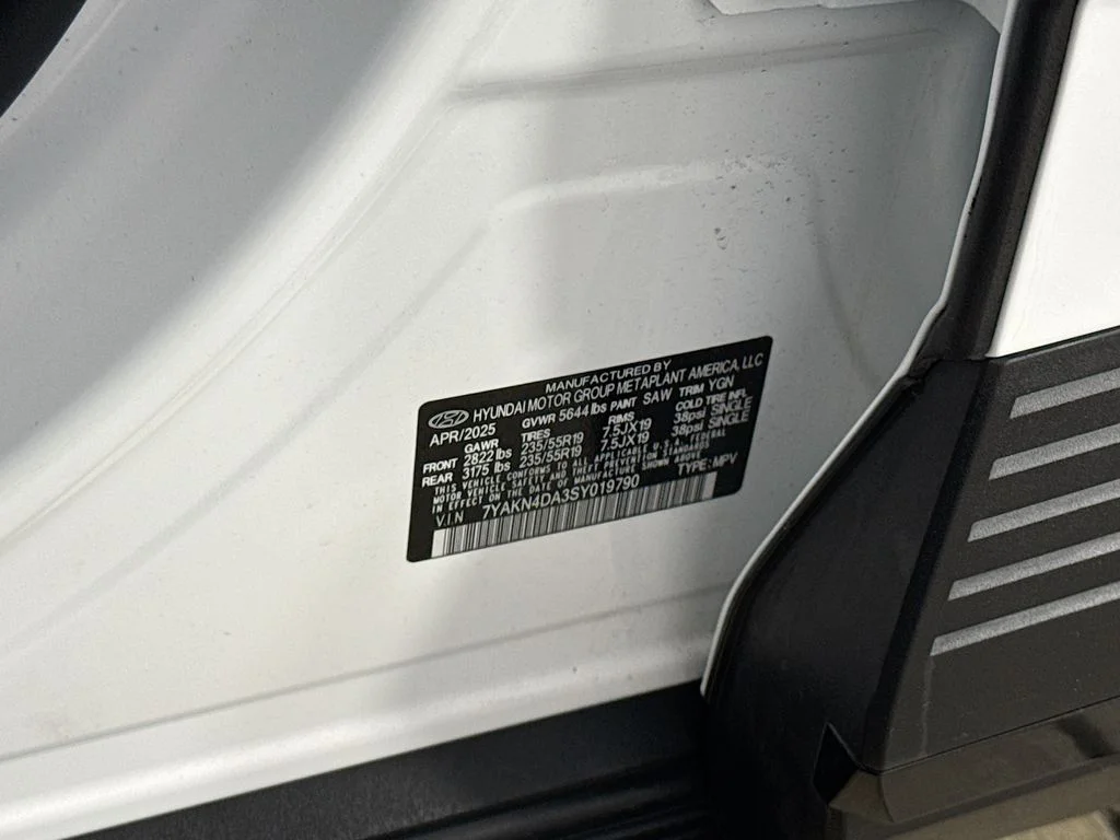 Used 2025 White Hyundai SEL image 31