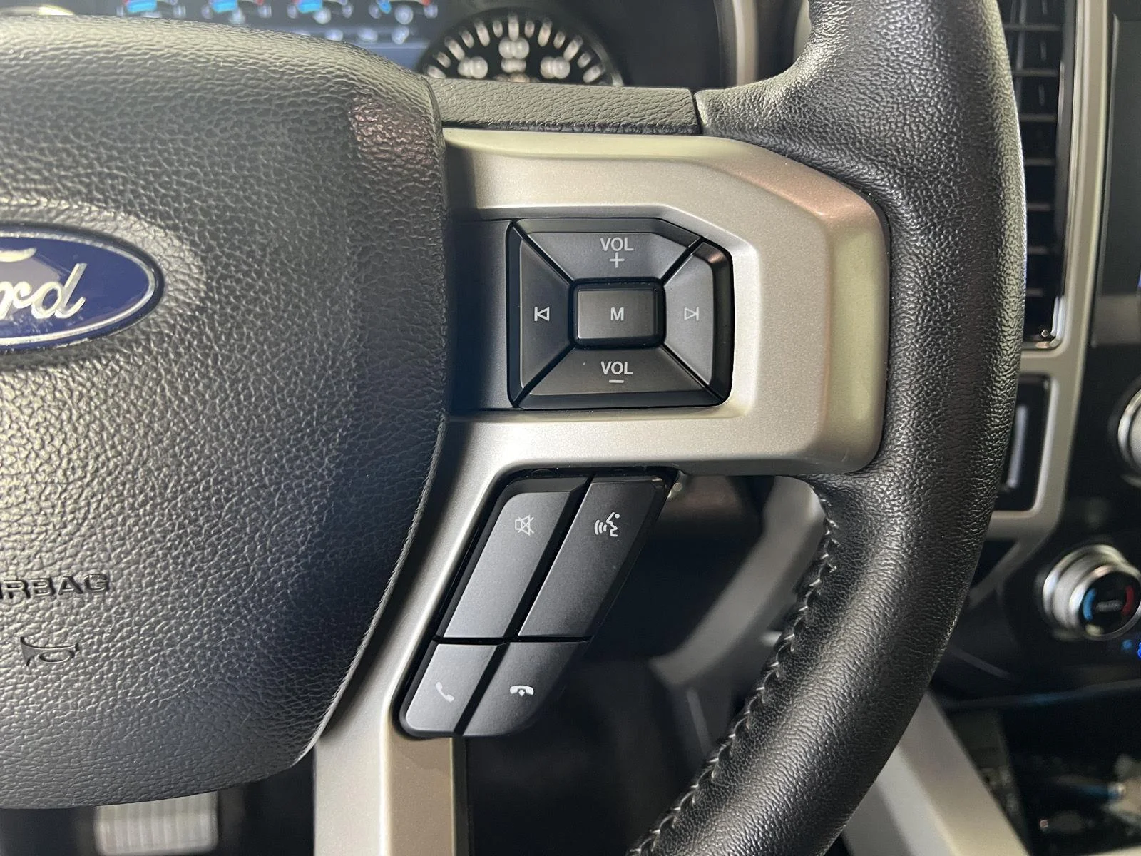 Used 2020 Agate Black Ford LARIAT image 17