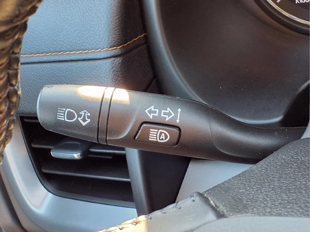 Used 2020 White GMC SLT image 22