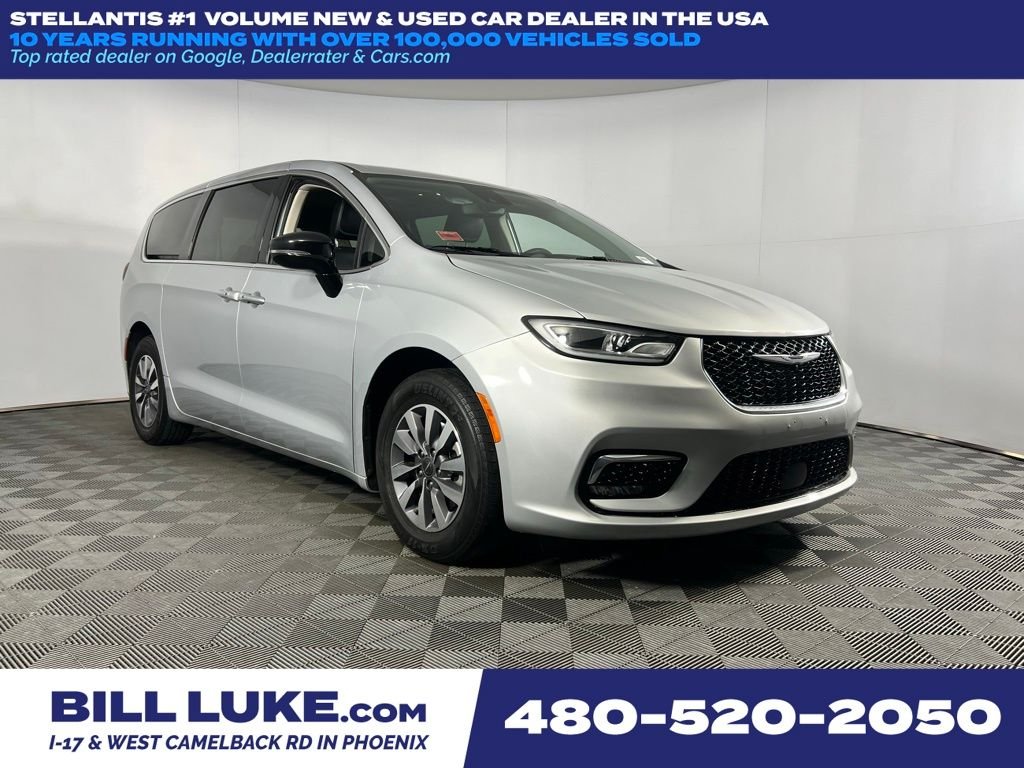 2024 Chrysler Pacifica Hybrid Select PHEV's photo