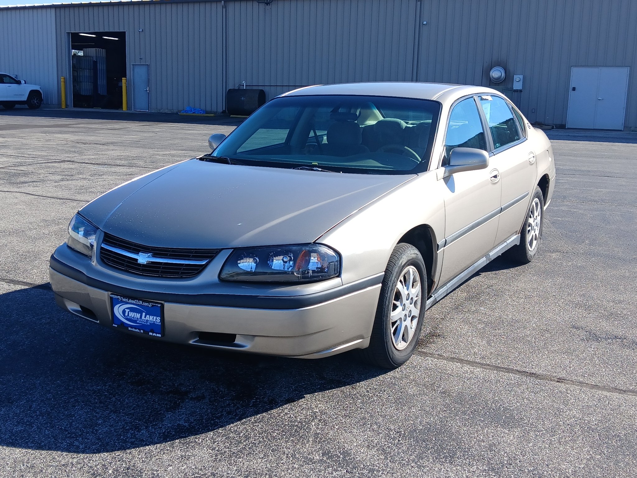 Used 2002 Sandrift Metallic Chevrolet Base image 1