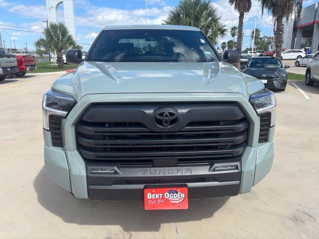 Used 2025 Black GMC Elevation image 2