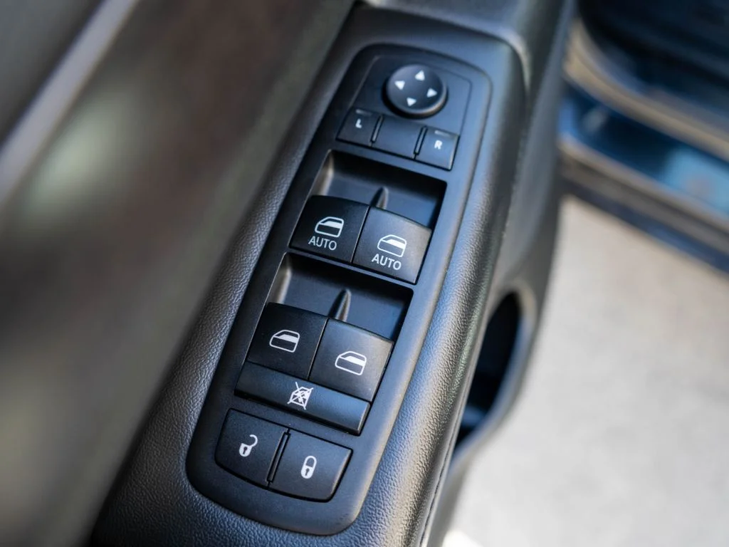 Used 2015 Black Jeep Altitude image 17
