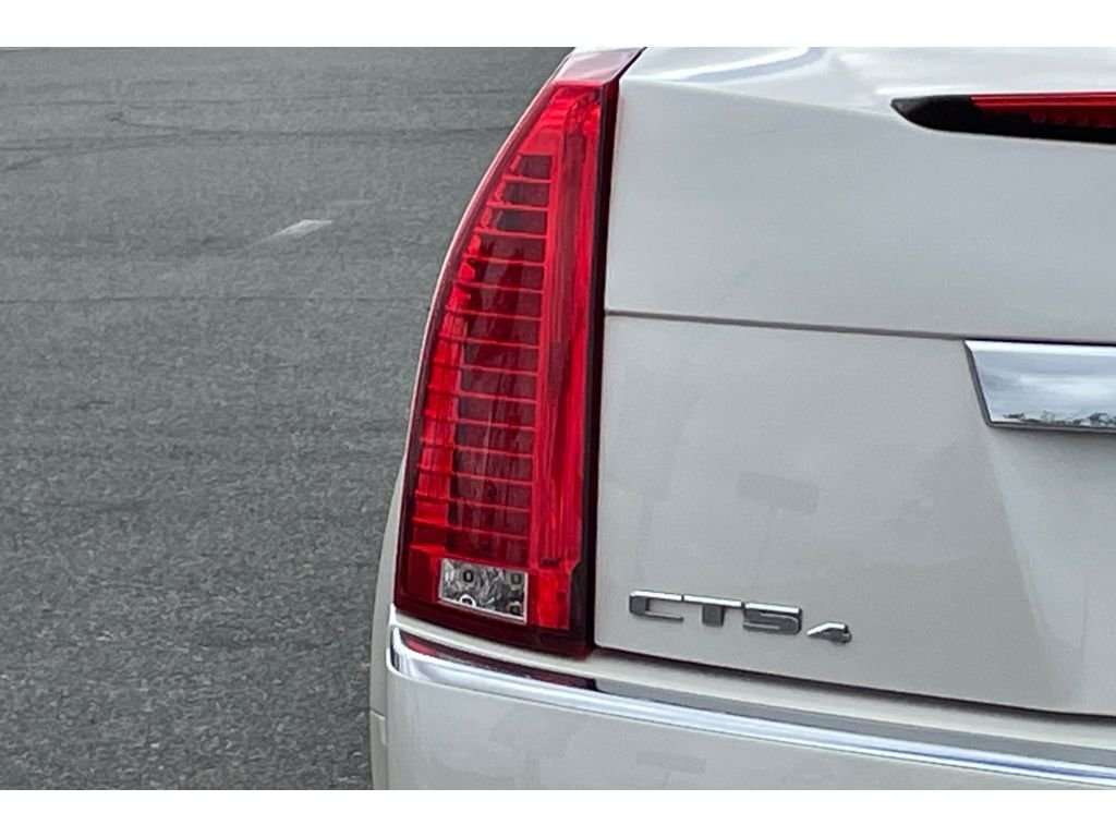 Used 2013 White Diamond Tricoat Cadillac Luxury image 42