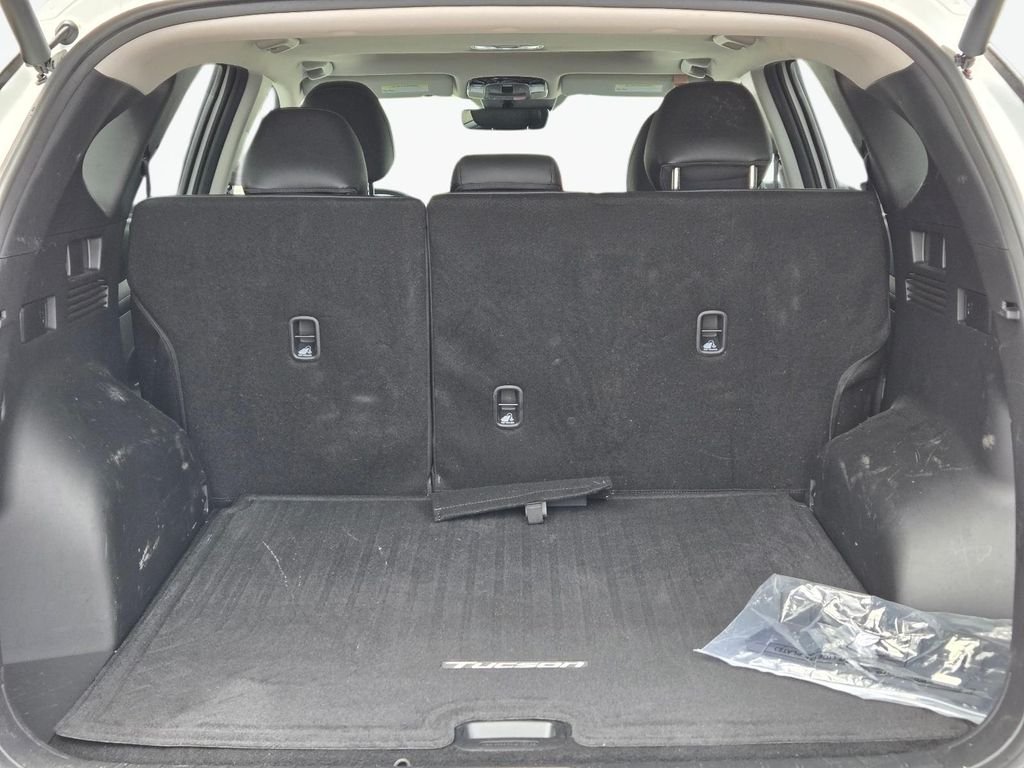 Used 2025 White Hyundai SEL Convenience image 8