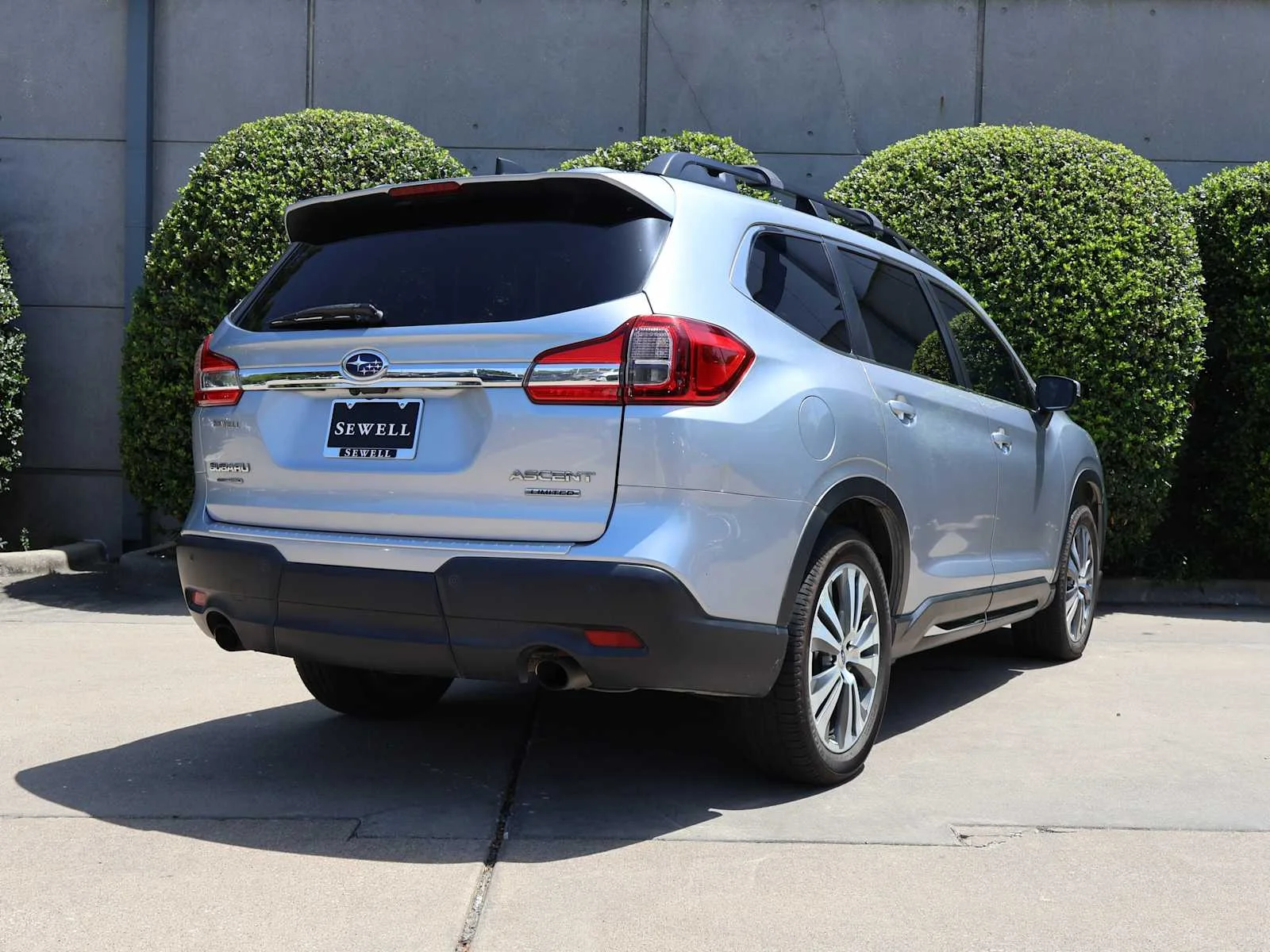 Used 2020 Ice Silver Metallic Subaru Limited image 10