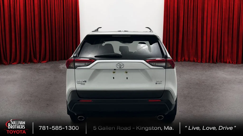 Certified Used 2025 Beige Toyota XLE Premium image 6