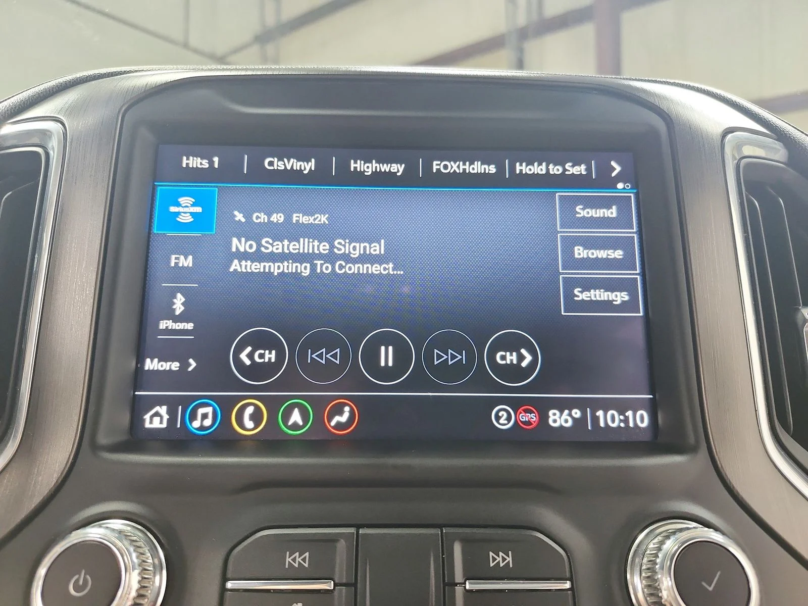 Used 2022 White GMC AT4 image 31