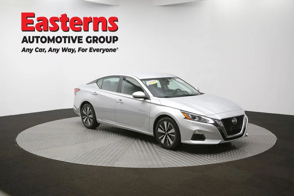 Used 2022 Silver Nissan 2.5 SV image 44