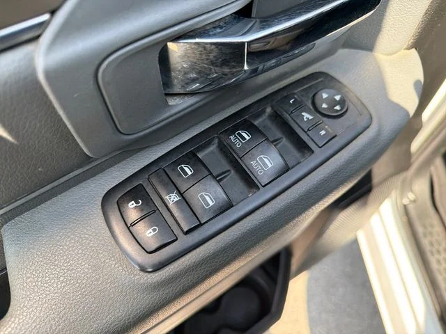 Used 2019 White Ram Warlock image 17