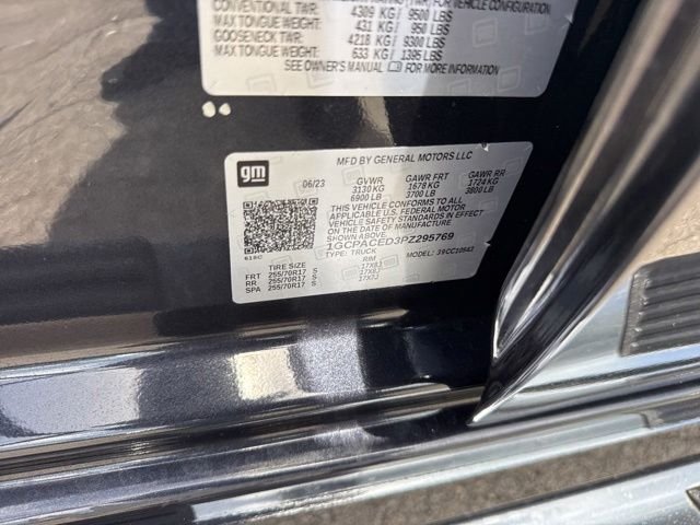 Used 2023 Gray Chevrolet LT image 33